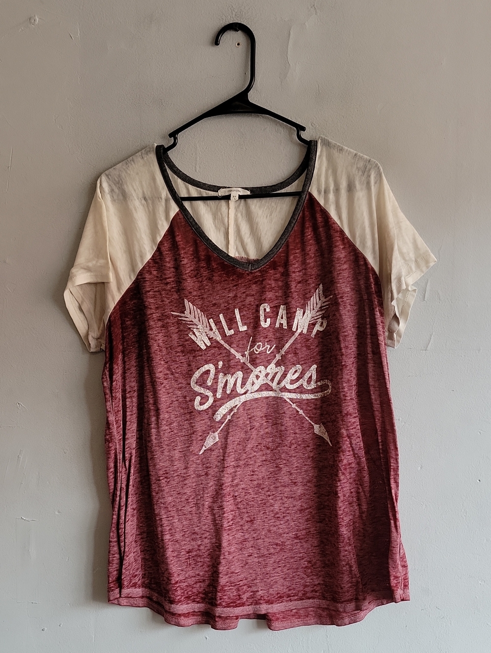 Women's XL 1X Maurices burgundy/cream raglan v-neck tee t-shirt "s'mores"